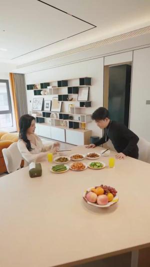 住进阿姨家后，我觉醒了时间暂停